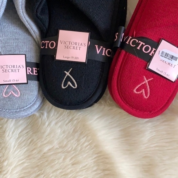 Victoria’s Secret Pom Pom Slippers - Picture 4 of 7